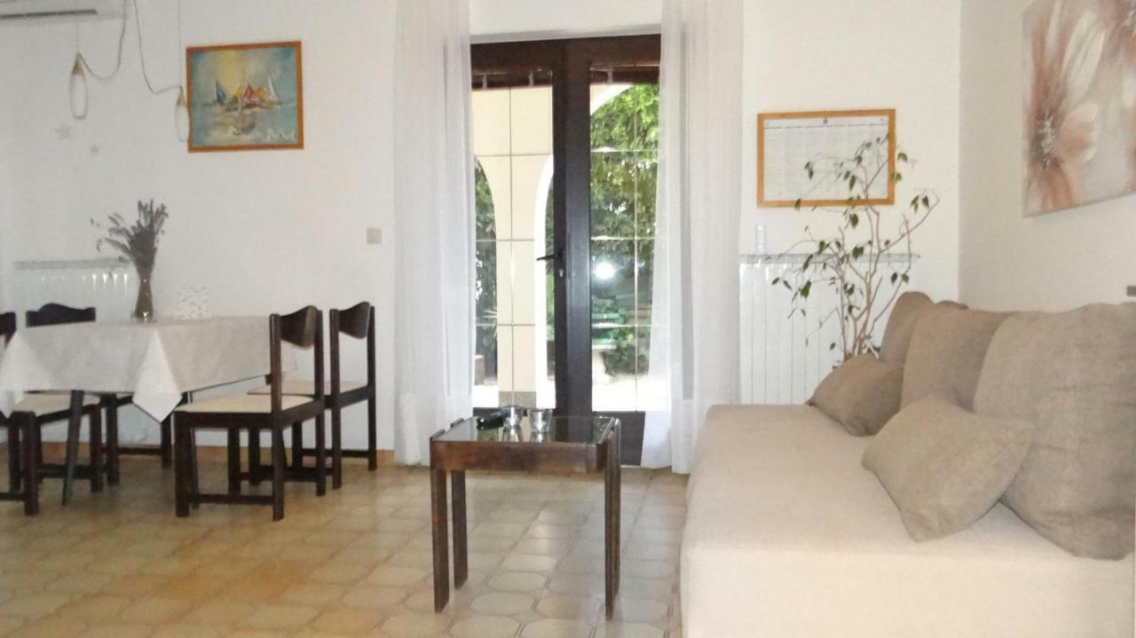 Apartman Magasic คิร์ก ภายนอก รูปภาพ